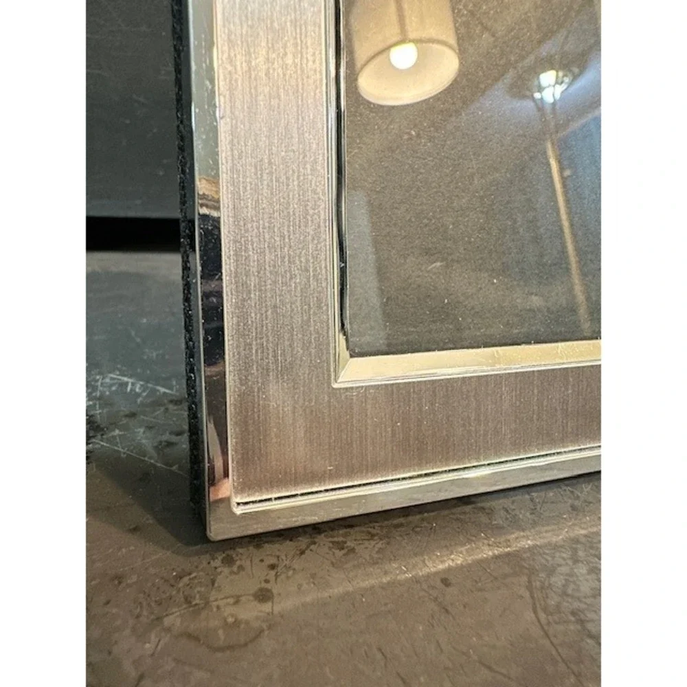 Modern Brushed‎ Silver Tone 4x6 Picture Frame Polished Chrome Edge Tabletop Wall